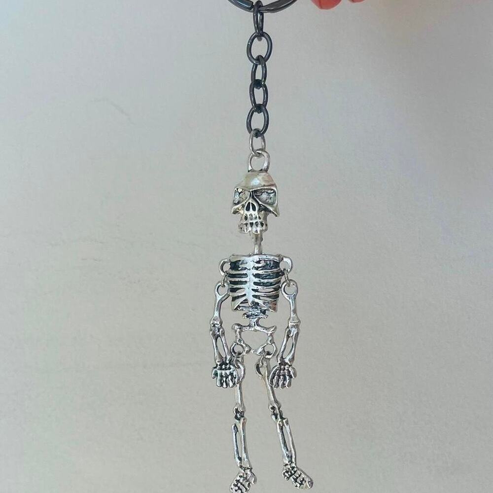 Y2k 2000s vintage style silver skeleton key chain